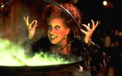 Disney-Magic Object Winifred Hocus-Pocus-1-