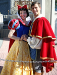 El Príncipe y Blancanieves en un parque Disney.
