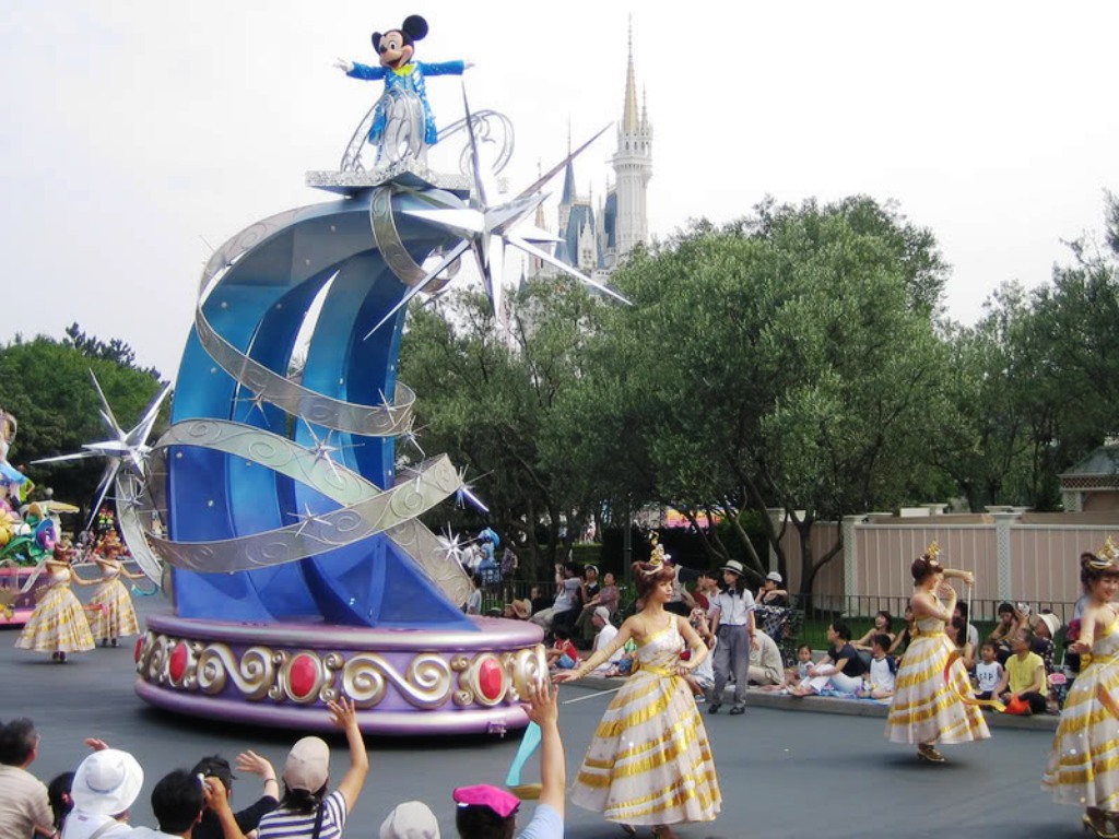 Disney's Dreams On Parade: Moving On | Disney Wiki | Fandom