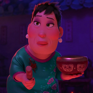 Tante Chen in Turning red