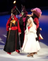 JafarMaléficaCruellaGarfio OnIce.png (226 kB) Cruella con Jafar, Maléfica y el Capitán Garfio en Disney On Ice.