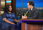 Octavia Spencer visita Stephen Colbert