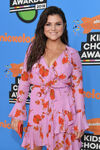 Tiffani Thiessen attending the 2018 Nickelodeon Kids' Choice Awards.