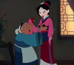 La Abuela Fa le desea suerte a Mulán.