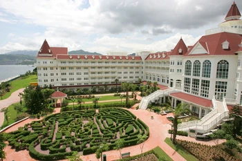 Hong Kong Disneyland Hotel