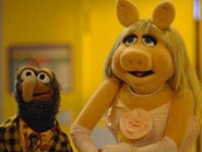 TF1-MuppetsTV-PhotoGallery-05-MissPeggyEtGonzo