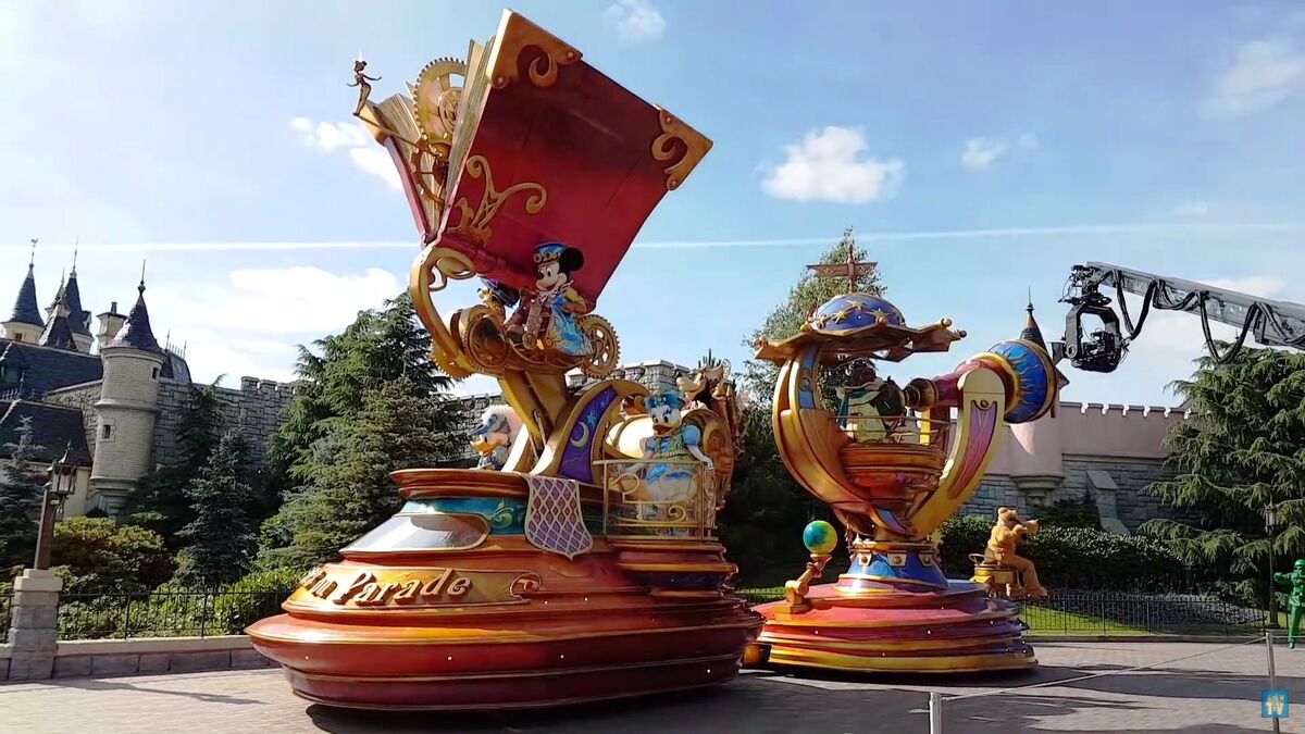 ♬ Disney Stars on Parade ♬ (Full Soundtrack) - Disneyland