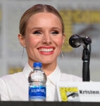 Kristen Bell speaks at the 2019 San Diego Comic Con.