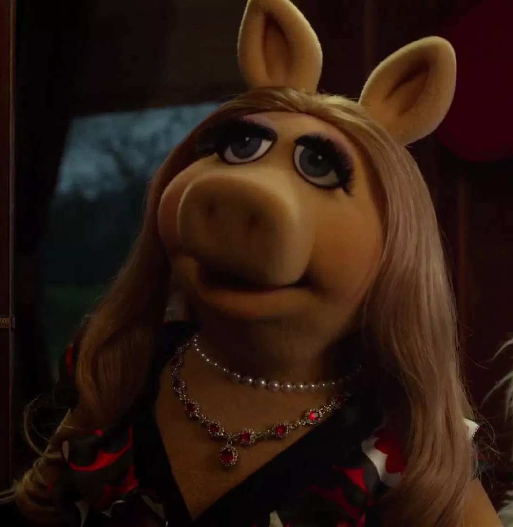 miss piggy eating donuts