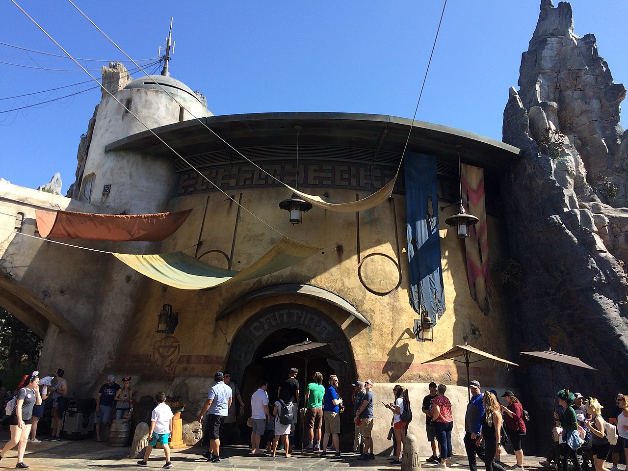 Oga's Cantina: Star Wars Bar In Disney World Galaxy's Edge - Smart