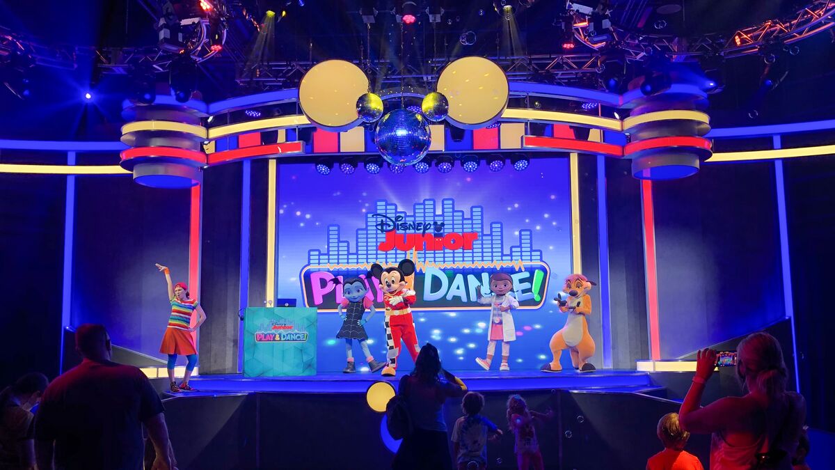 ウトレット DWE Family Dance Party Disney Dance! Dan | www ...