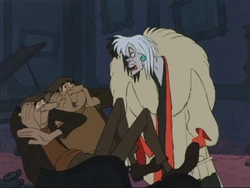 Cruella trama algo con Gaspar y Horacio.