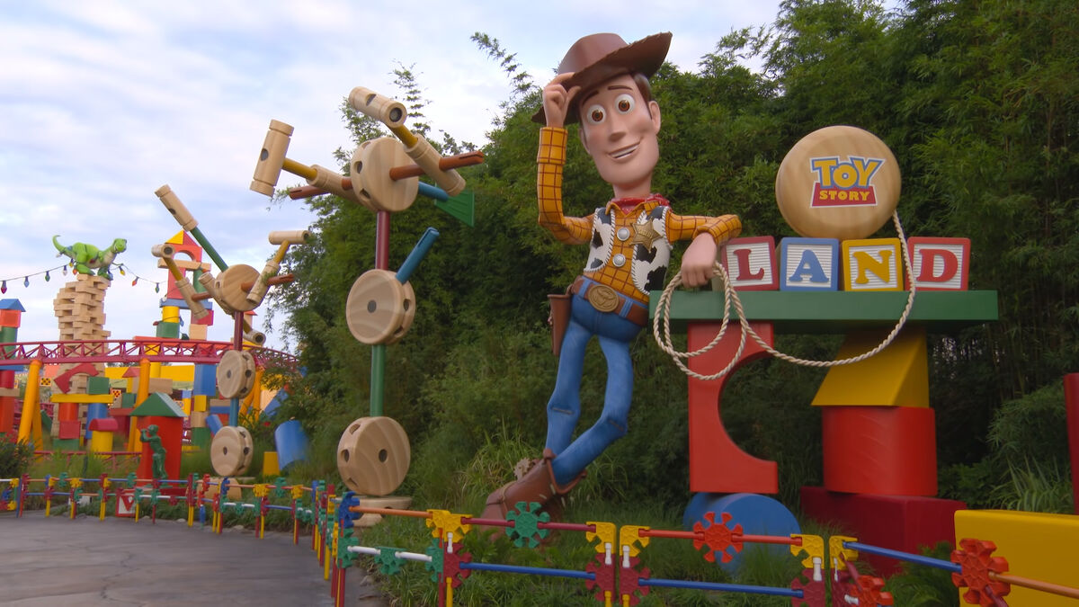 Forky Has Recently Appeared in Toy Story Land – PHOTOS
