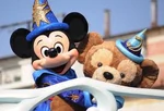 Mickey Mouse and Duffy the Disney Bear in the Tokyo DisneySea show Be Magical!.