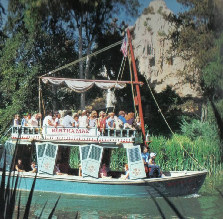 Disney riverboats - Wikipedia