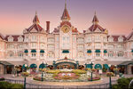 639654-le-disneyland-hotel-fait-peau-neuve-pour-devenir-un-ecrin-royal