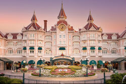 Disneyland Hotel (Paris) - Wikipedia