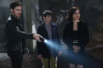 Once Upon a Time - 6x05 - Street Rats - Photography - Hook, Henry and Regina