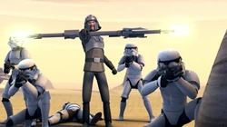 Kallus shows his Bo-Rifle