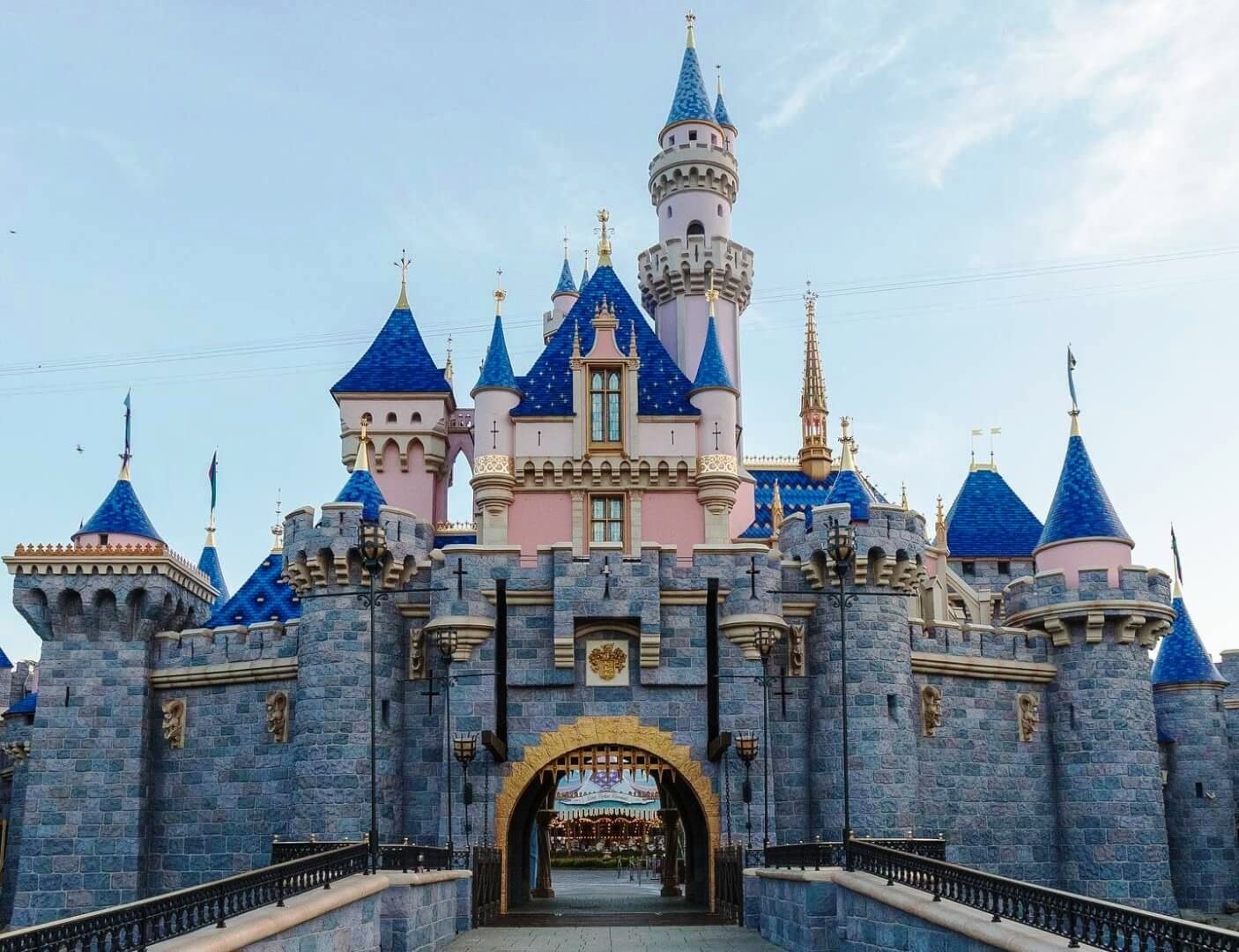 disneyland snow white castle