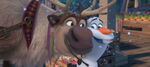 Olaf hugging Sven