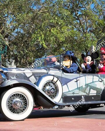Disney Stars And Motor Cars Parade Disney Wiki Fandom - cars save lightning mcqueen adventure obby roblox