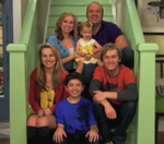Gabe y su familia en la primera temporada.