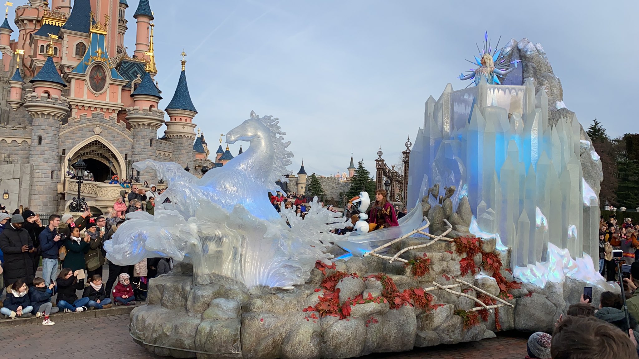 Frozen Dream, Trapunta a 1 Piazza della Linea Disney