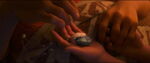 Moana-disneyscreencaps com-3473.jpg (127 KB) Dying Tala handing her necklace to Moana
