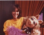 KarenCarpenter-MissPiggy-ABC-TV.jpg (1.91 MB) Karen Carpenter with Miss Piggy on ABC-TV