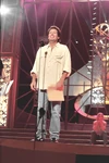 Garry Shandling speaks at the 1994 Emmy Awards rehearsals.