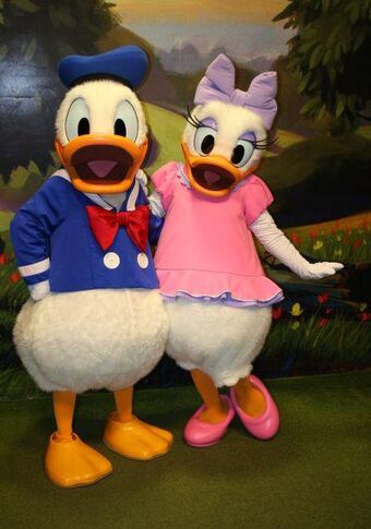 Featured image of post Disney Daisy Duck Costume Includes costume specific upgradable tool