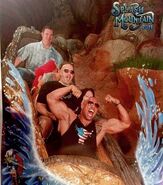 Dwayne Johnson en el Splash Mountain de Disneyland.