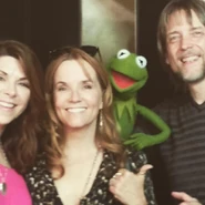 Amy Pietz, Lea Thompson, Kermit, Steve Whitmire.jpg (91 KB) Lea Thompson with Amy Pietz, Steve Whitmire, and Kermit the Frog on Muppets Tonight.