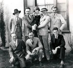 Alice Comedies crew Feb 1927 (1).jpg (85 KB) Top row: Walker Harman, Ub Iwerks, Lois Hardwick, Walt Disney, Rudolf Ising Bottom row: Freleng, Roy O. Disney, Hugh Harman