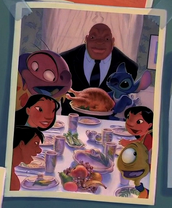 Jumba y su Ohana en el Día de Acción de Gracias.