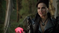 Once Upon a Time - 6x02 - A Bitter Draught - Evil Queen with Heart