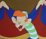 Smitty burlándose de Dumbo.