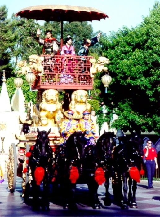Mulan parade disneyland