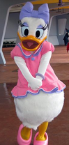 Daisy en un parque Disney.