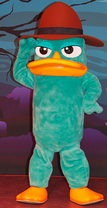 Perry en un parque Disney.