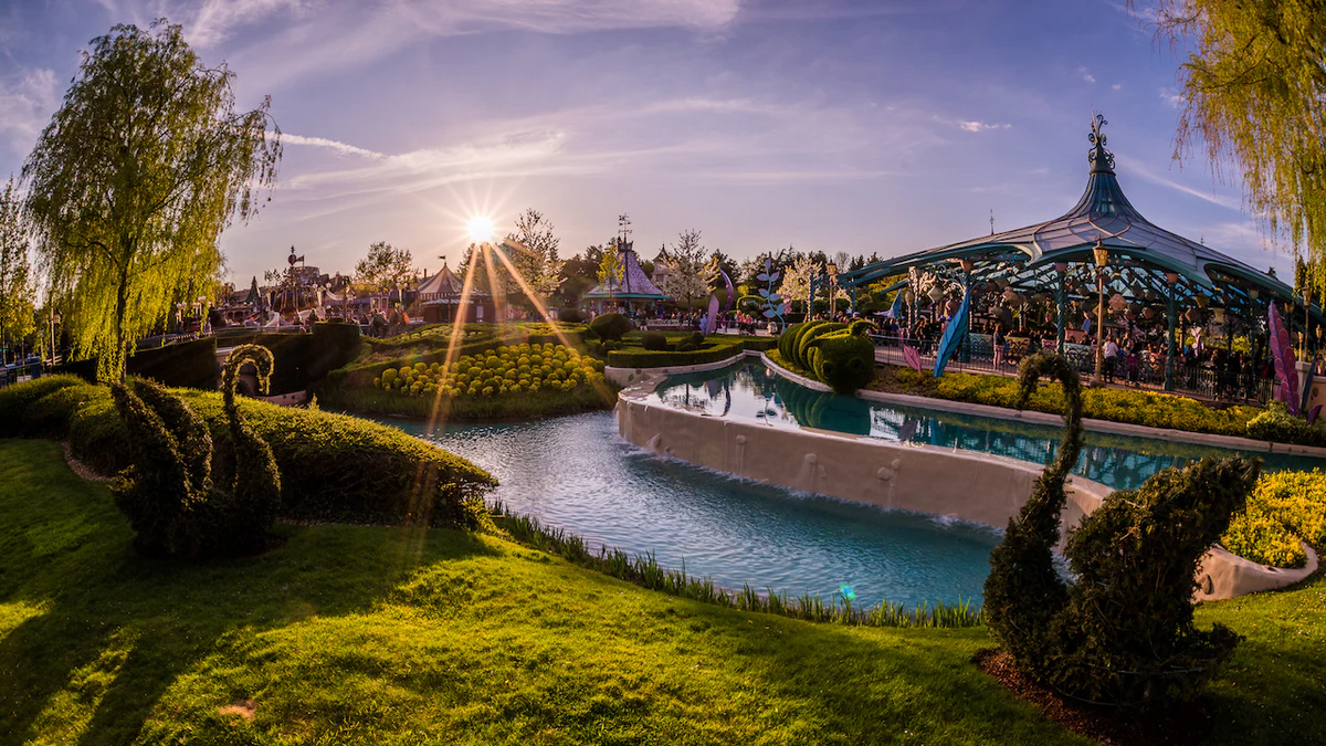 Stanley cup spotted in Fantasyland this morning! : r/Disneyland