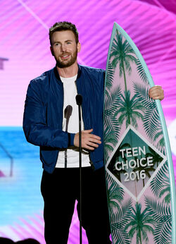 Chris Evans at Teen Choice Awards.jpg