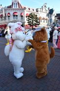 Marie and Toulouse holding hands