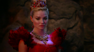 Once Upon a Time in Wonderland - 1x01 - Down the Rabbit Hole - Red Queen 2