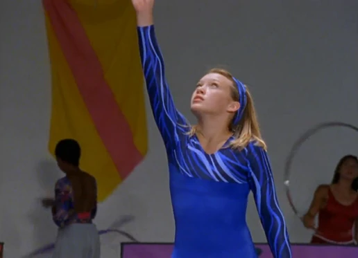 S1E05 Lizzie doing gymnastics