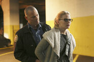 Once Upon a Time - 2x06 - Tallahassee - Photography - Emma Arrested