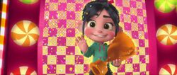 Vanellope winkt Ralph zu