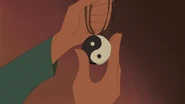 Mulan2-disneyscreencaps com-1768.jpg (244 KB) Zhou placing the two pieces together, as they form the yin-yang symbol