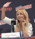 Tara Strong speaks at the 2017 New York Comic Con.